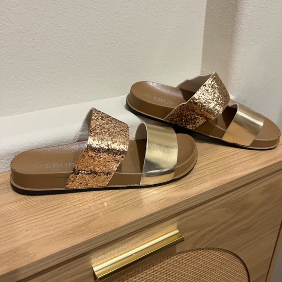 Sandals - Picture 1 of 2